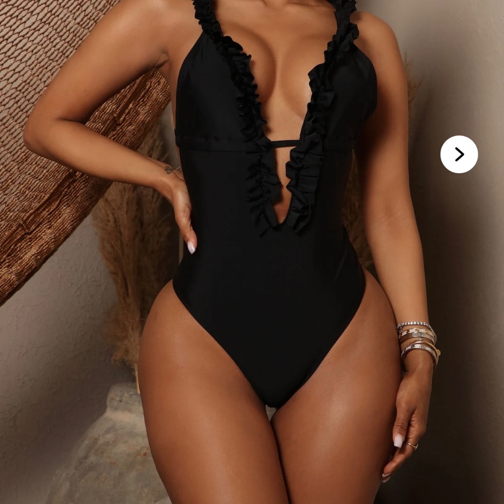 Wavy Beach Ruffle One Piece Swimsuit - Black